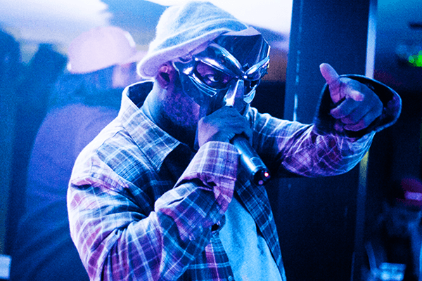 MF Doom, benzersiz bir rap sanatçısıdır ve genellikle şimdiye kadarki en iyilerden biri olarak kabul edilir