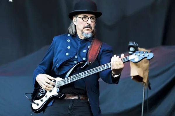 Les Claypool.