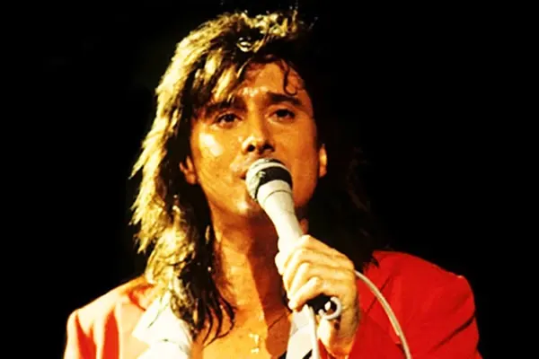 Steve Perry is the lead singer of Journey and easily one of the best singers ever