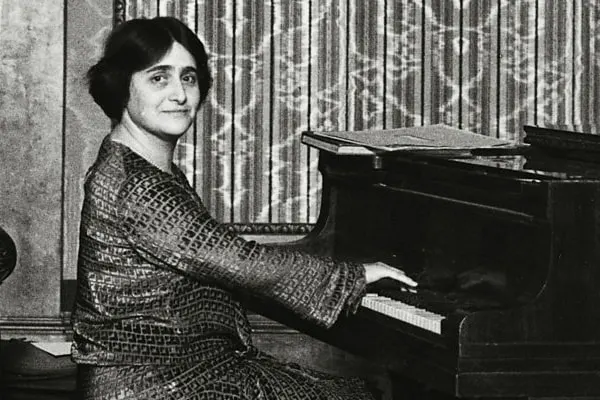 Dame Myra Hess is our 2nd best pianist in the world pick, who stands out from the pack for her unique rhythms.