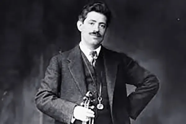 Friedrich-Max "Fritz" Kreisler is not only a top violinist but composed for violin concertos by the great composers as well.