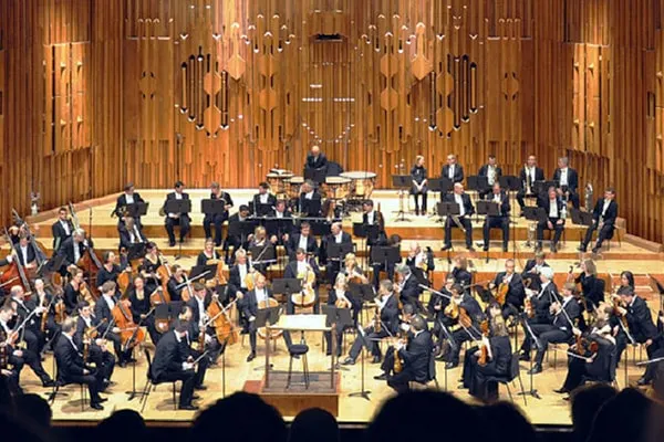 The London Symphony Orchestra is so good they've been commissioned to play on over 200 soundtrack for movies.
