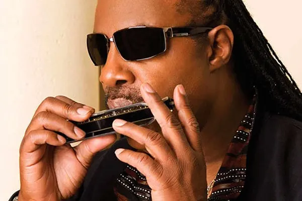 Stevie Wonder picture holding