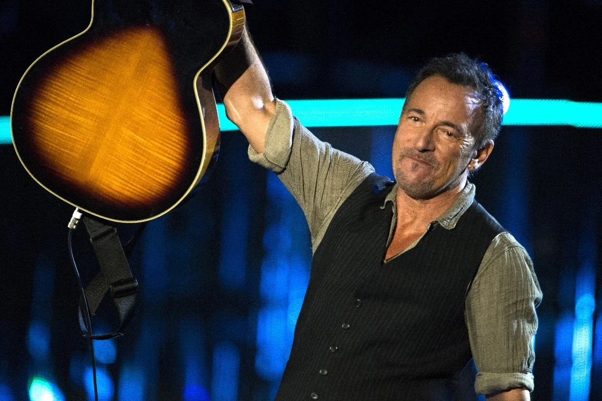 Bruce Springsteen finishes his set during The Concert for Valor in Washington, D.C. Nov. 11, 2014. DoD News photo by EJ Hersom