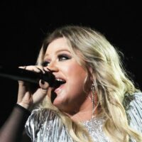 Kelly Clarkson Square picture